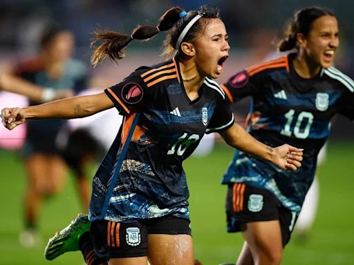 Tras las renuncias de cuatro jugadoras, la Selección argentina enfrenta a Costa Rica en un amistoso: hora, TV y formaciones