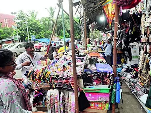 Hawkers in Race for Space on Bertram Street Pavements | Kolkata News - Times of India