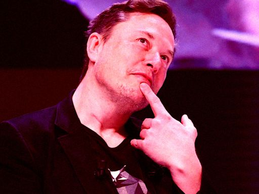 Elon Musk Bashes the News Media, Then Immediately Falls for Fake News