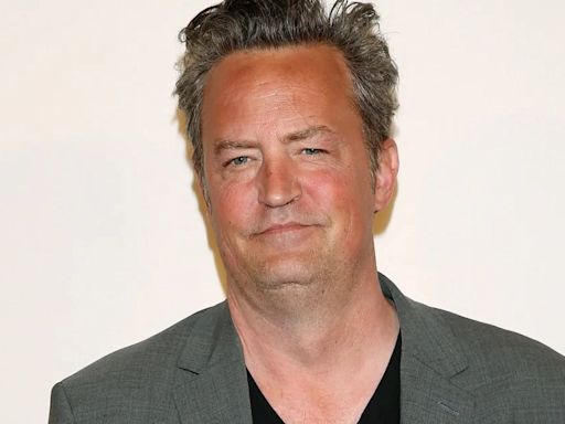 La policía cree que múltiples personas podrían enfrentar cargos por la muerte del actor de Friends, Matthew Perry