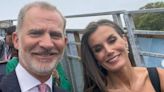 El selfie de los reyes Felipe y Letizia en la ceremonia de los Juegos Olímpicos de París 2024