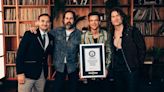 The Killers quebram dois recordes do Guinness World Records com o hit, "Mr. Brightside"