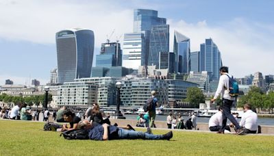 UK weather: Hottest day of the year as temperatures hit 30C