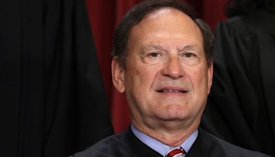 New York Times: Upside-down US flag flew at home of Justice Samuel Alito after 2020 election | CNN Politics