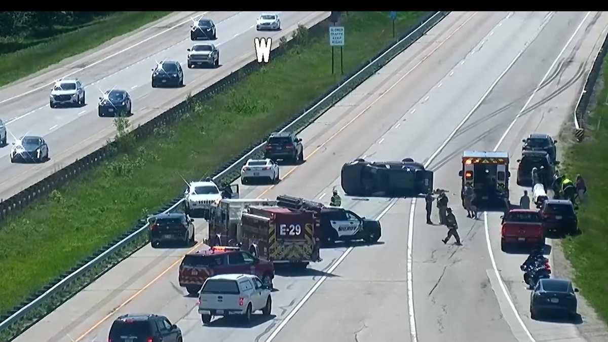 2 people taken to the hospital after Waukesha County crash on I-94 west