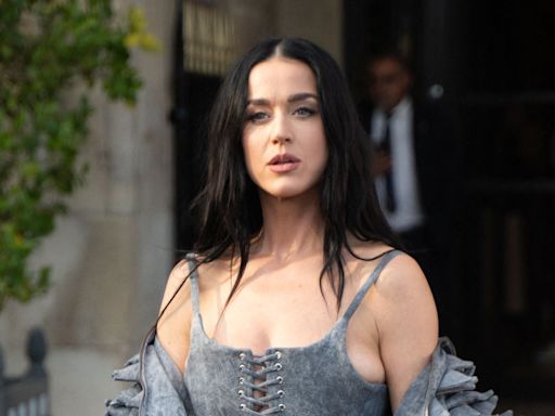 Katy Perry en mode déesse estivale : en bikini, elle affiche son corps de rêve sculpté sur la Toile