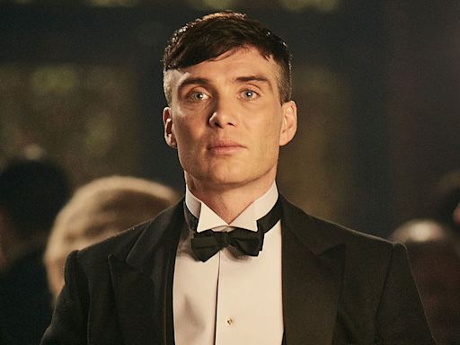 Peaky Blinders: Cillian Murphy impacta con el pelo blanco como Tommy Shelby en la primera imagen de la película