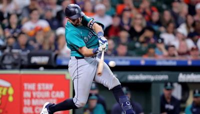 Cal Raleigh homers to lift Mariners past Astros