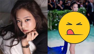 Jennie「只裹藍色窗簾」耍辣翻車！布料裂開大跑道…粉看傻