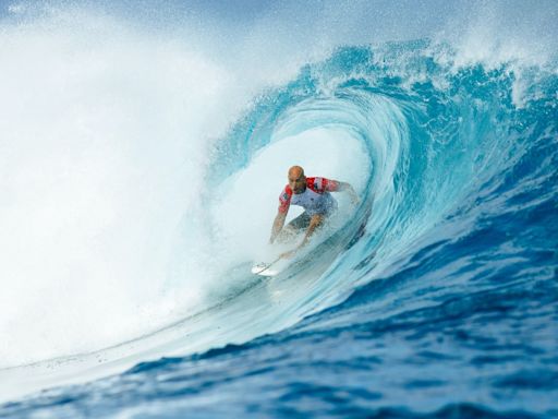 Kelly Slater gana su primera manga en Teahupo’o