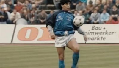 El secreto detrás de la icónica entrada en calor de Maradona al ritmo de “Live is life” que se hizo viral 35 años después