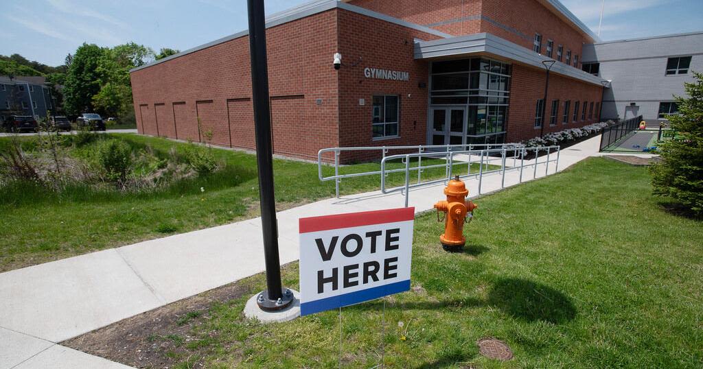 Ballots question bring out Manchester-by-the Sea voters