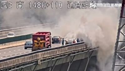 天氣太熱出事了！國道3號苗栗苑裡段火燒車 引擎室起火「煙霧瀰漫」