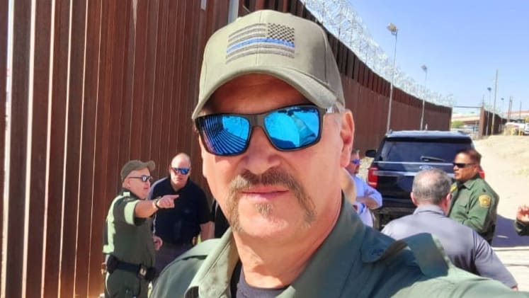 ‘Flat Out Illegal’: MAGA Sheriff Is Keeping Note of Homes With Harris Yard Signs