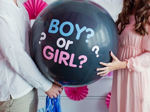Mom-to-be 'ruins' her own gender reveal party after dad's girlfriend forces it on her