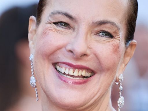 "Un mois par an" : Carole Bouquet, grand-mère au rituel bien particulier avec ses 4 petits-enfants