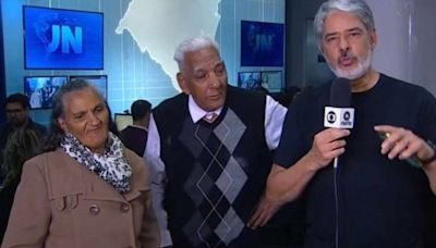Comovido, Bonner conduz idosos desabrigados do RS para estúdio da Globo