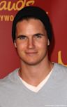 Robbie Amell