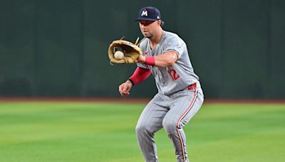 Twins place Kyle Farmer 10-day IL with shoulder injury