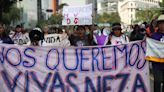 Mexicanas marchan en Ciudad de México por condena contra mujer que mató a su violador