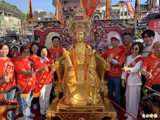 蘭陽媽祖文化節海陸遶境 金媽祖率百餘船隊浩蕩出航