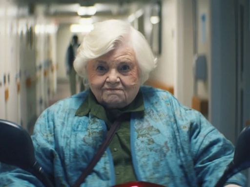 Una anciana de 94 años es una inesperada heroína de acción en la comedia “Thelma”