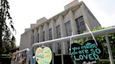 Visiting the site of the Pittsburgh synagogue shooting