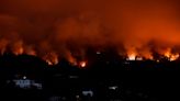 Un incendio en La Palma fuera de control obliga a miles a evacuar