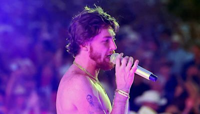 Country star forced to perform shirtless after being booed by fans