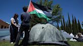 Ismael Serrano, Marwán, Juan Diego Botto o Vetusta Morla, acuden a la acampada de la UCM en apoyo a Palestina