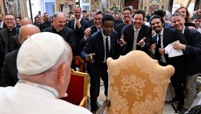 Pope Francis Hosts Chris Rock, Julia Louis-Dreyfus, Stephen Colbert and Jimmy Fallon in Comic Conclave