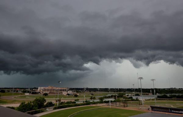 OU softball vs Florida in weather delay before Women's College World Series semifinal