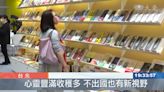 台北國際書展 戴手套把書帶回家