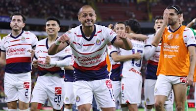 Jugadores de Atlas encararon a Chicharito al final de Clásico Tapatío