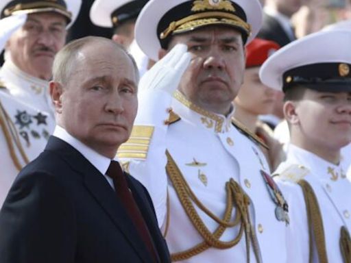 Putin warns of Cold War-style crisi