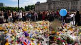 Well-wishers told not to bring teddy bears or balloons to Queen floral tributes