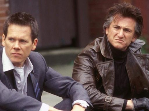 La película de hoy en TV en abierto y gratis: el Clint Eastwood más crudo dirige a Sean Penn, Tim Robbins y Kevin Bacon en un duro e intenso drama