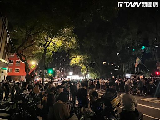 藍白一路輾壓！立法院外聚集300抗議民眾 高喊：沒有討論、不是民主