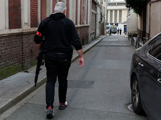 La Policía de Francia abate a un hombre armado que trataba de prender fuego a una sinagoga - La Tercera