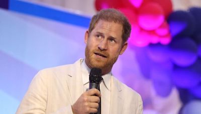 Prince Harry given brutal eight-word warning over award by ex-Navy chief