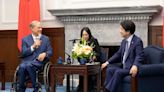 Greg Abbott abre oficina comercial en Taiwán impulsando lazos con la isla - El Diario NY