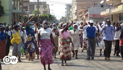 Compensações do Acordo de Paz: Protesto na ONU em Maputo – DW – 28/05/2024