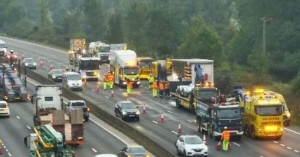 Severe three hour delays on M25 after massive lorry fire