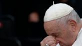 El papa Francisco lloró al mencionar la guerra en Ucrania en una oración pública