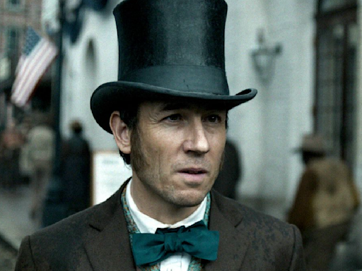 ‘Manhunt’ may turn up another Emmy nomination for Tobias Menzies