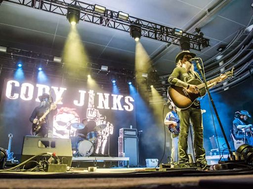 Fort Worth-raised country singer Cody Jinks heading to Dos Equis Pavilion