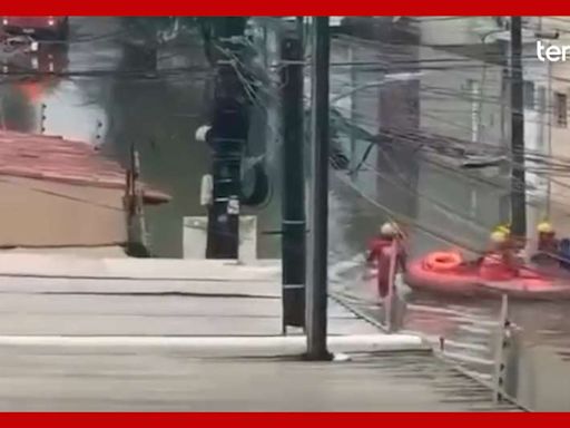 Bombeiros resgatam famílias ilhadas no Grande Recife