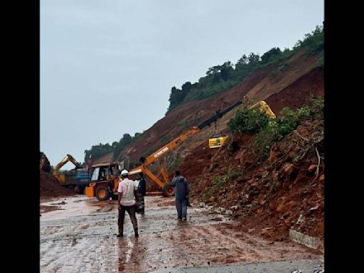 1 truck, 2 states, a 5-day hunt: Over 50 rescuers look for the missing in Karnataka landslide