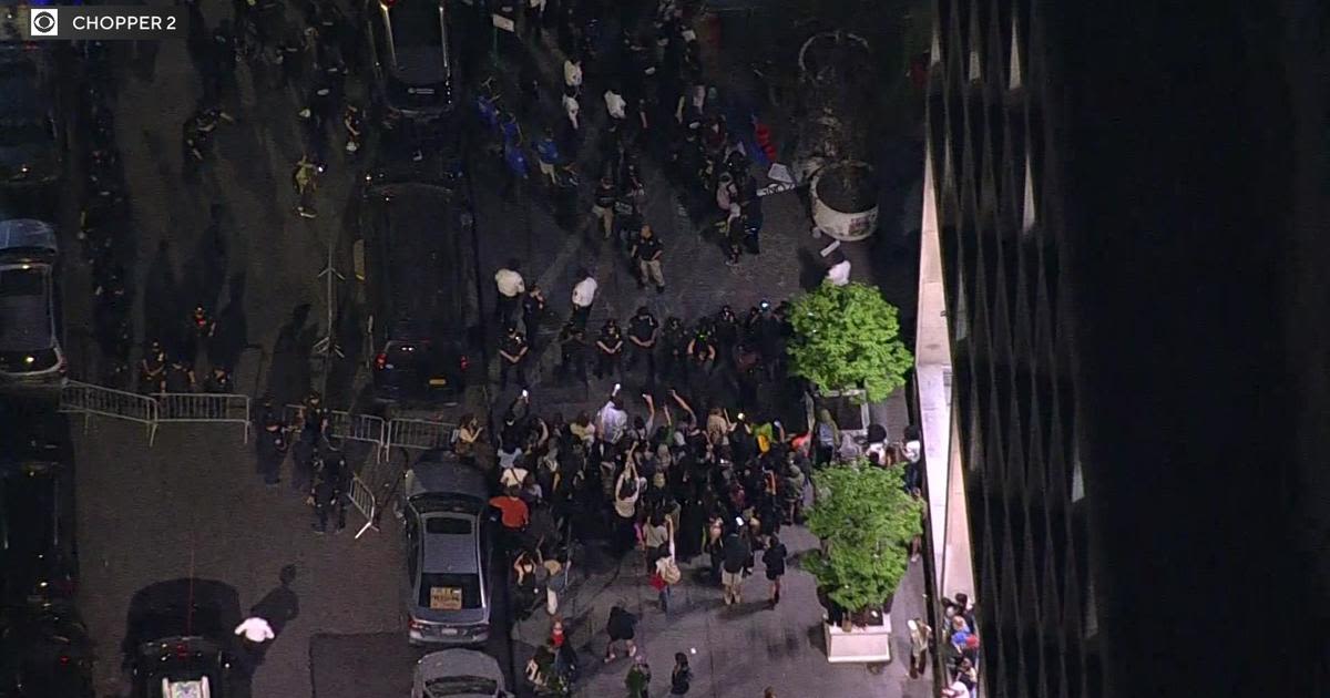 Arrests made as pro-Palestinian protesters gather outside NYC's Fashion Institute of Technology