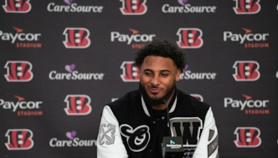 Bengals safety Geno Stone throws out first pitch at Reds game